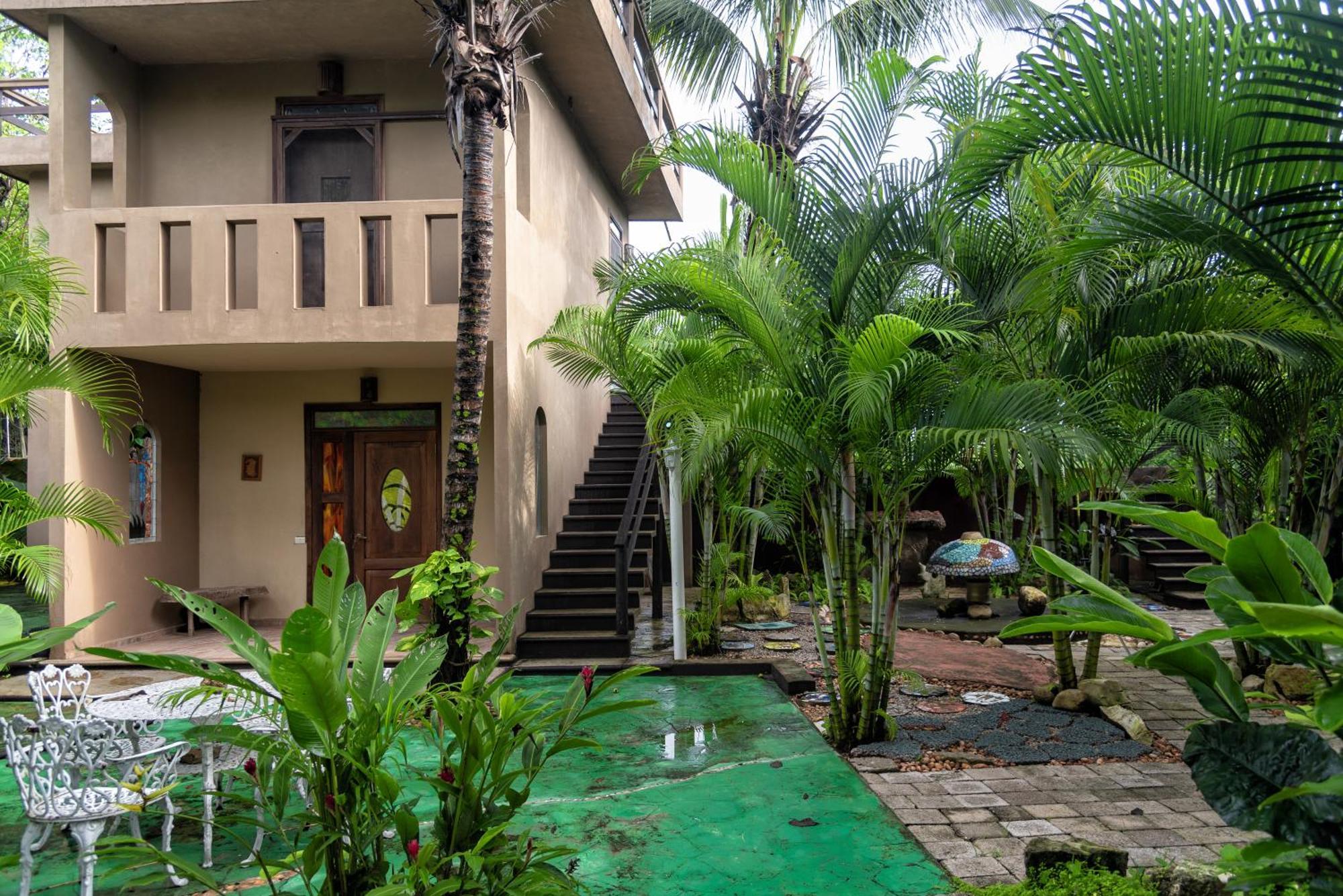 Villas Adriana, Palenque Luaran gambar