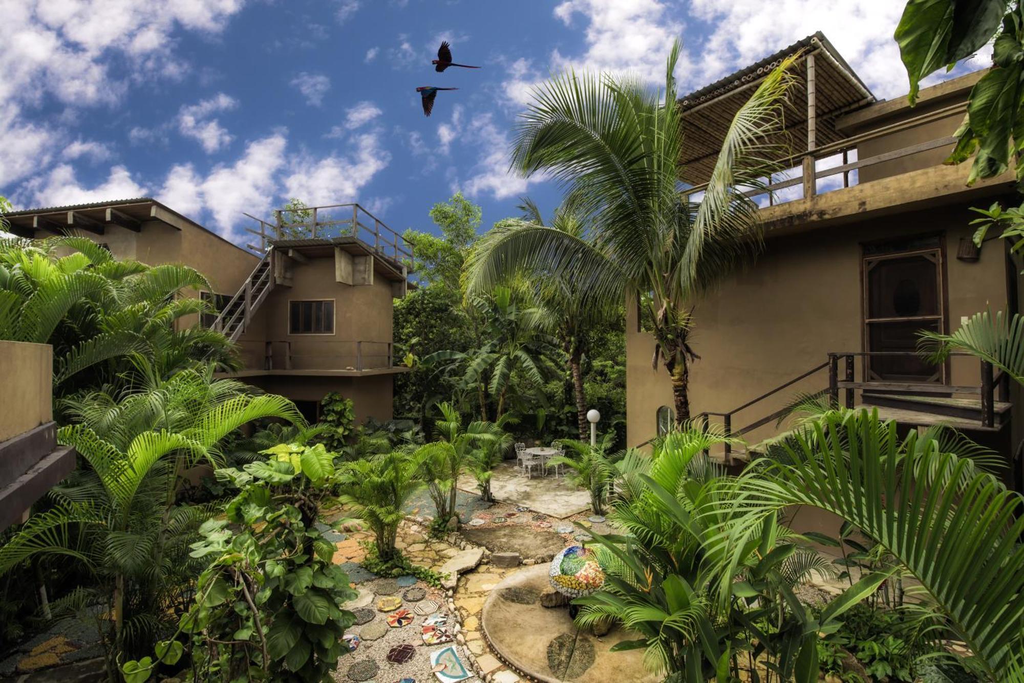Villas Adriana, Palenque Luaran gambar