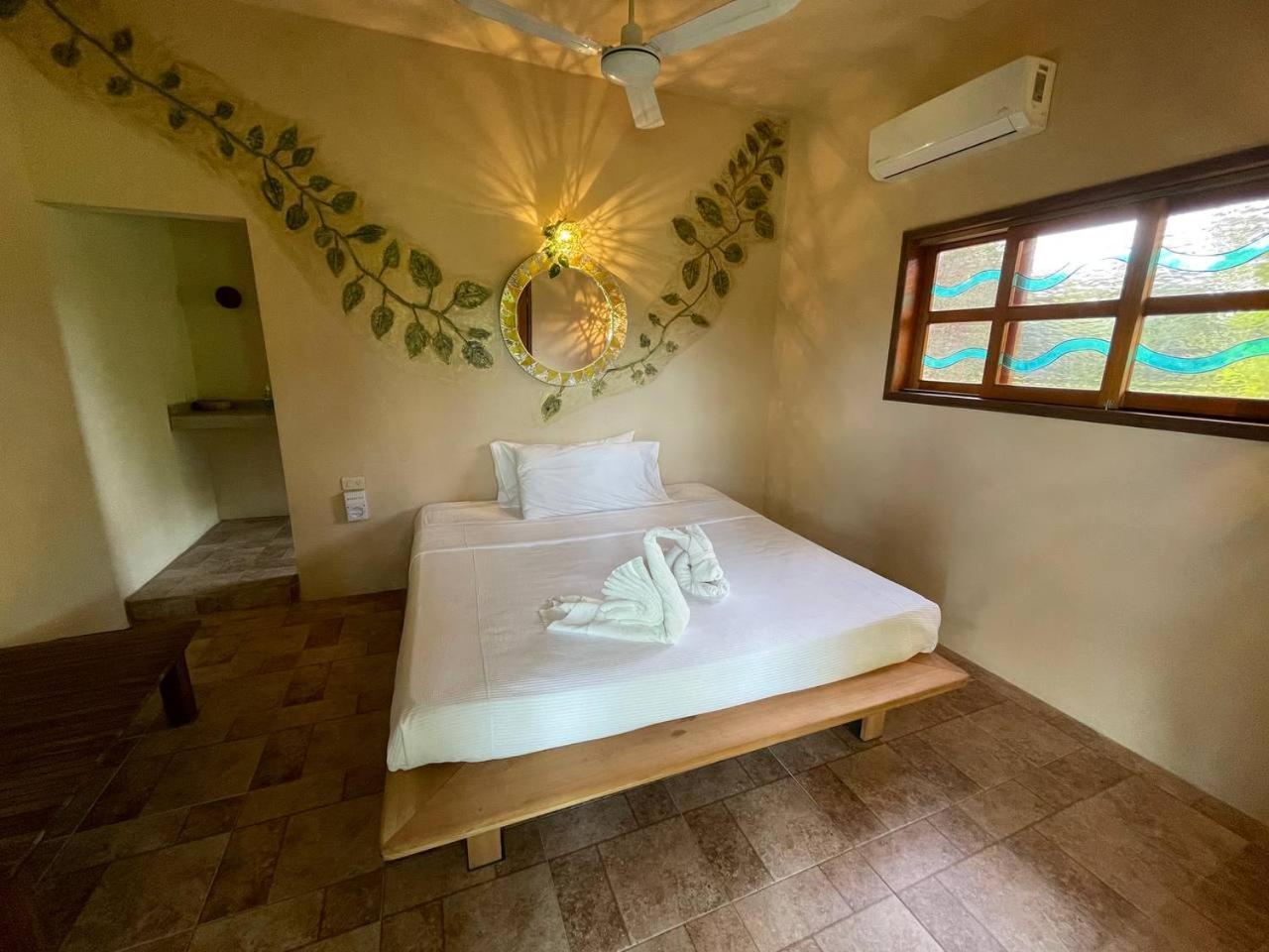Villas Adriana, Palenque Luaran gambar