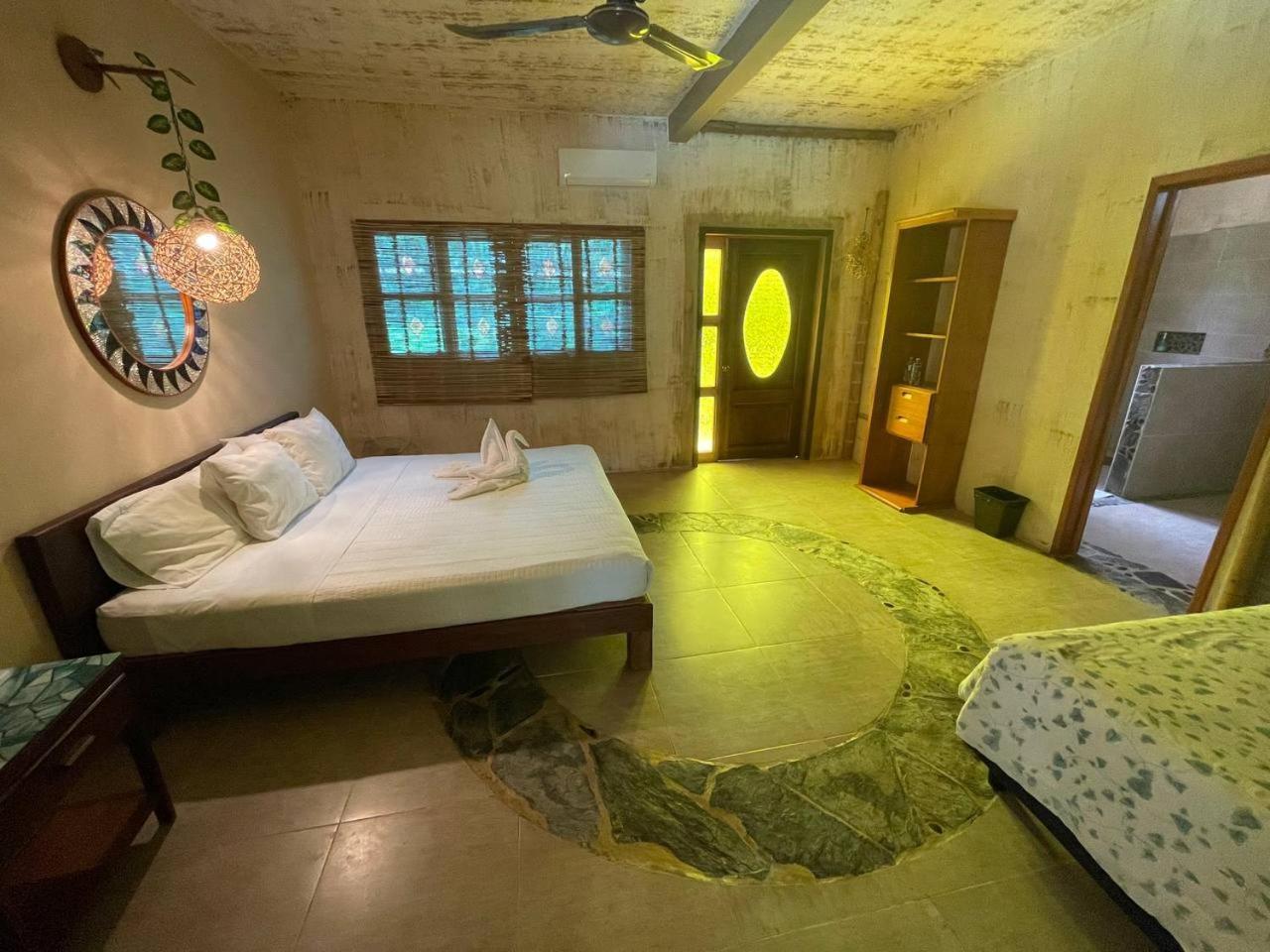 Villas Adriana, Palenque Luaran gambar