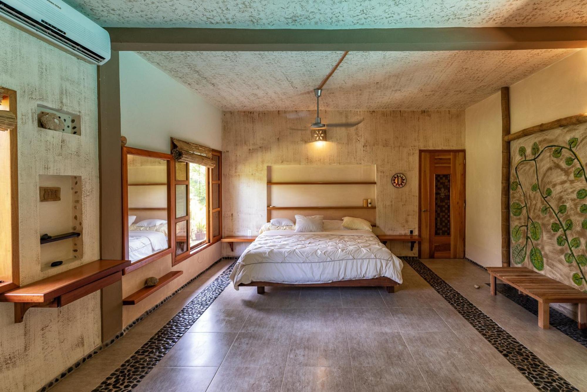 Villas Adriana, Palenque Luaran gambar