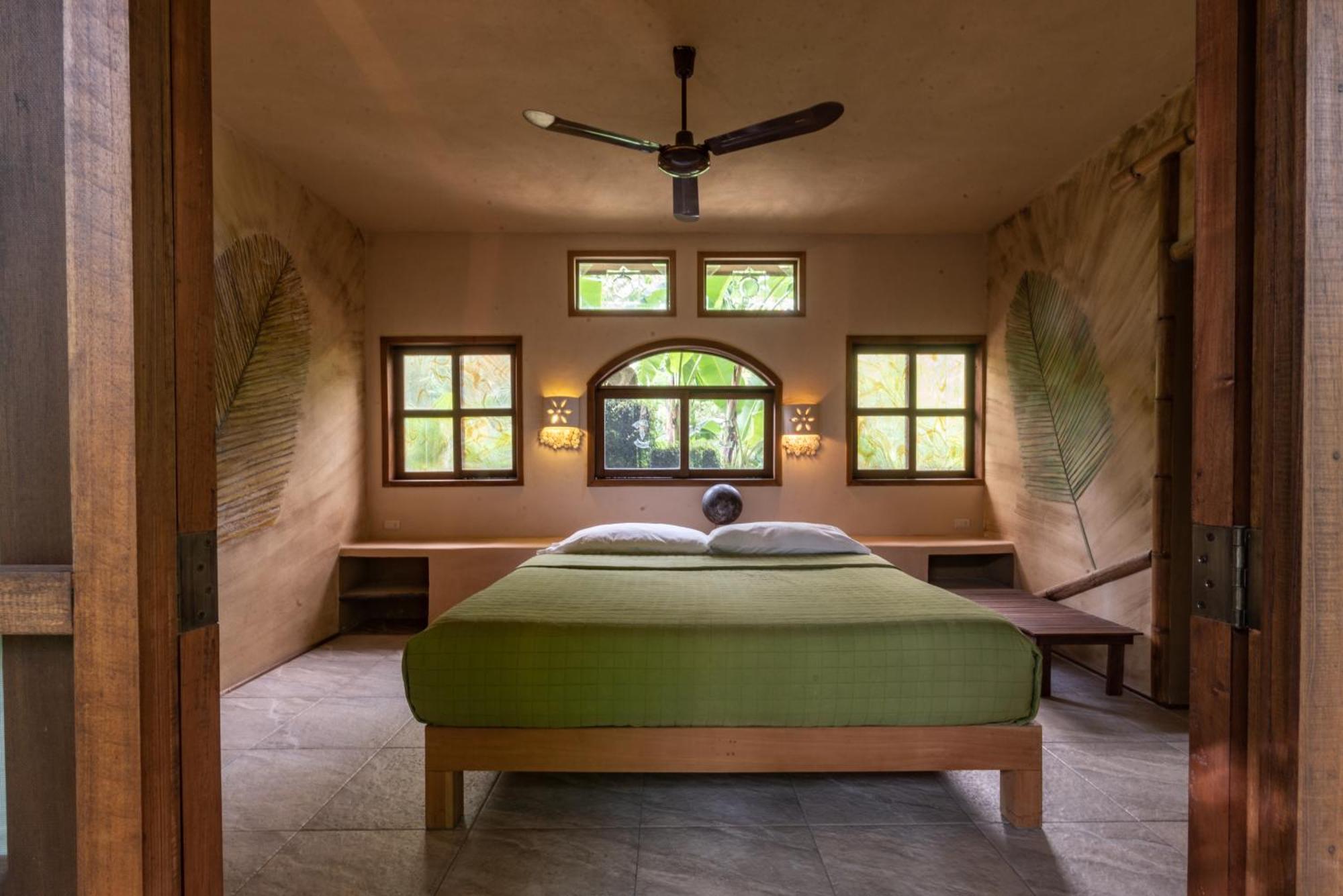 Villas Adriana, Palenque Luaran gambar